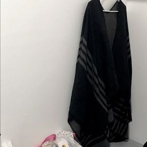 BB Dakota reversible shawl